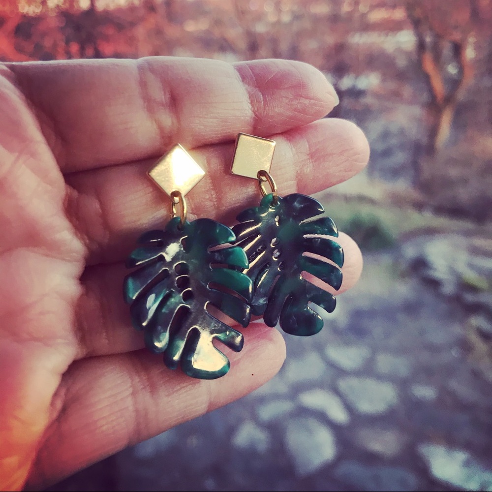 New handcrafted tropical leaf Earrings